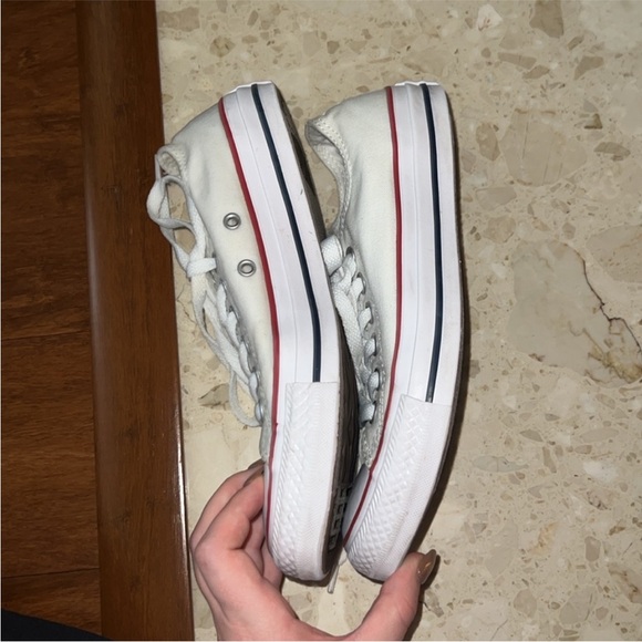 Worn once white chuck taylor all star converse low top sneakers size 6.5 - Picture 4 of 6